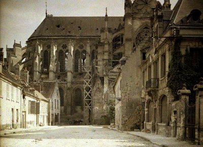 Catedral de Saint-Gervaise-et-Saint-Protais, comenzada en 1180 y seriamente dañada durante la guerra, Soissons, Aisne, Francia, 1917 de Fernand Cuville